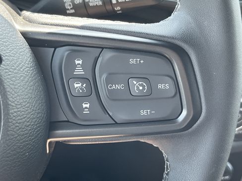 Used 2025 Jeep Wrangler Unlimited Rubicon w/ Safety Group AWD/4WD image 28