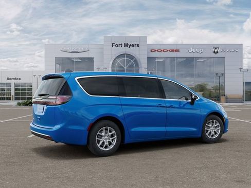 New 2026 Chrysler Pacifica Select FWD image 4