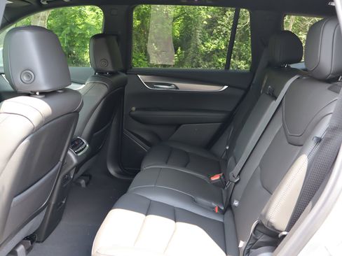 New 2025 Cadillac XT6 Luxury image 21