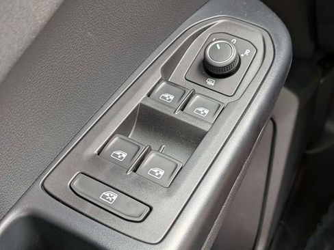 New 2026 Volkswagen Taos SE FWD image 24