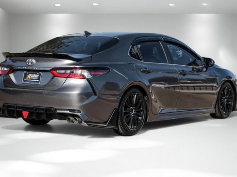 Used 2021 Toyota Camry SE image 6