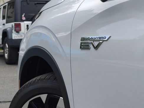 New 2025 Mitsubishi Outlander SE image 34