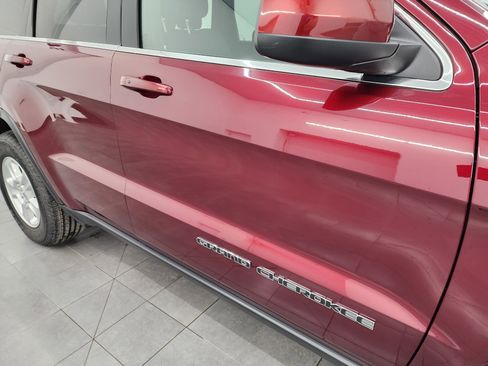 Used 2017 Jeep Grand Cherokee Laredo w/ Quick Order Package 23E image 24