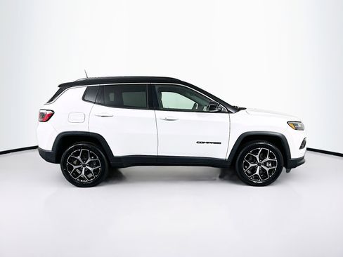 Used 2025 Jeep Compass Limited image 10