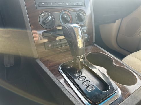 Used 2008 Ford Taurus SEL image 4