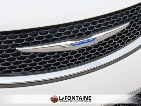 Certified 2018 Chrysler Pacifica Touring-L Plus image 9