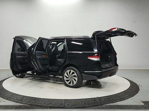 Used 2024 Lincoln Navigator Reserve AWD/4WD image 13
