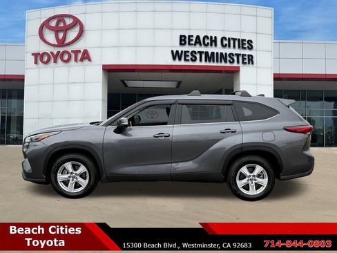 Certified 2022 Toyota Highlander LE image 7