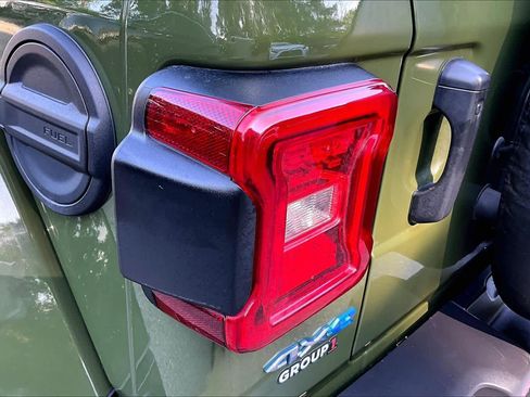 Used 2021 Jeep Wrangler Unlimited Sahara w/ Cold Weather Group AWD/4WD image 26