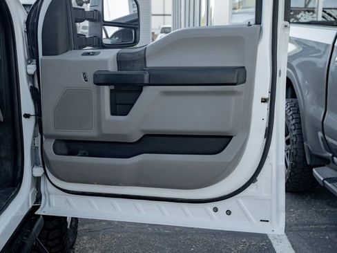 Used 2018 Ford F250 XL w/ Power Equipment Group image 32