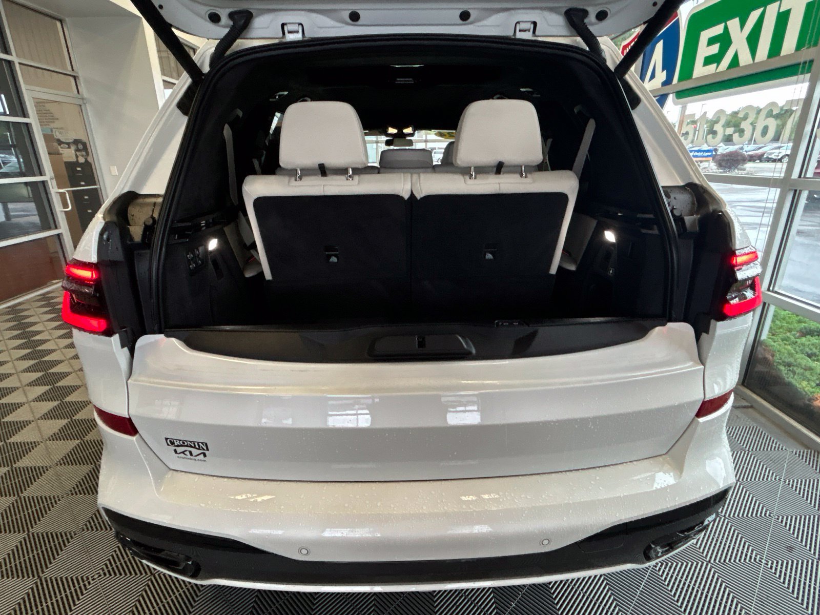 Used 2024 BMW X7 xDrive40i w/ Executive Package AWD/4WD image 11
