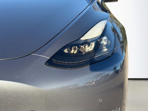 Used 2022 Tesla Model Y Performance image 9