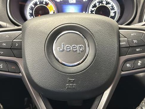 Used 2021 Jeep Cherokee Limited w/ Elite Package AWD/4WD image 16