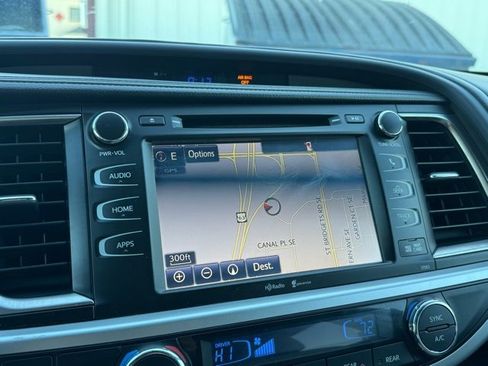 Used 2015 Toyota Highlander XLE image 3