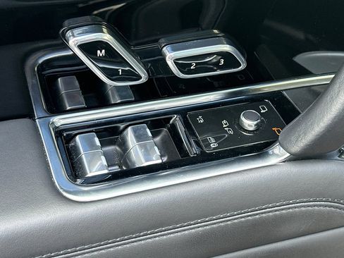 Used 2024 Land Rover Range Rover Autobiography AWD/4WD image 13