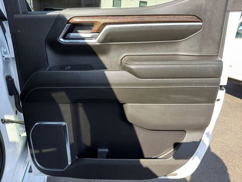 Used 2024 GMC Sierra 1500 SLE w/ X31 Off-Road Package image 32