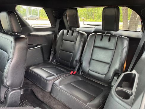 Used 2018 Ford Explorer Limited w/ Equipment Group 301A AWD/4WD image 13