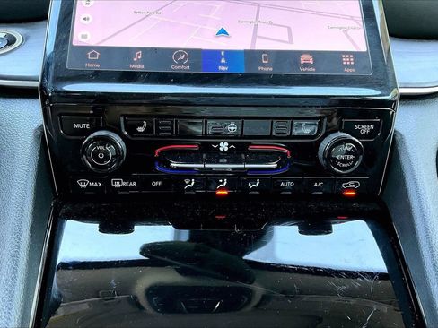 Used 2022 Jeep Grand Cherokee L Limited AWD/4WD image 19