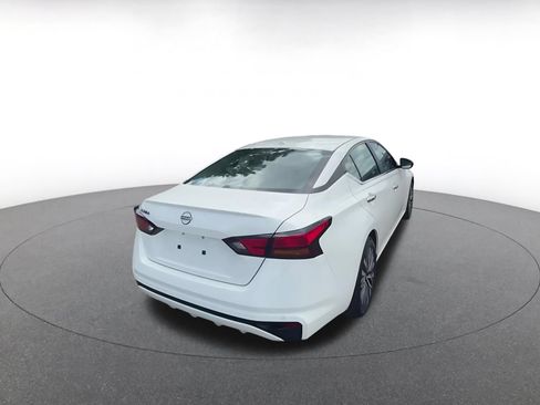 Used 2025 Nissan Altima 2.5 SV FWD image 14