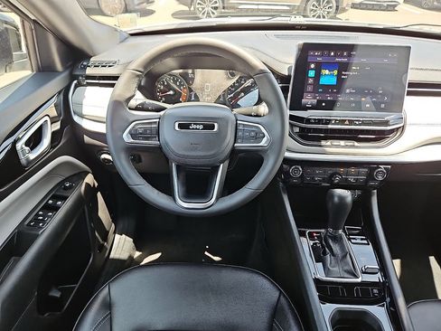 Used 2025 Jeep Compass Limited AWD/4WD image 10