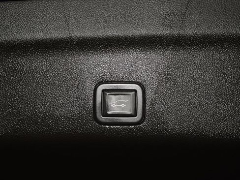 Used 2023 Chevrolet Tahoe Premier w/ Advanced Technology Package AWD/4WD image 24