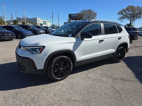 New 2026 Volkswagen Taos SE image 7