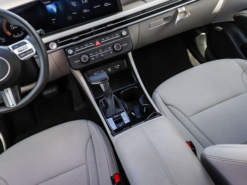 Used 2025 Hyundai Tucson SE FWD image 19