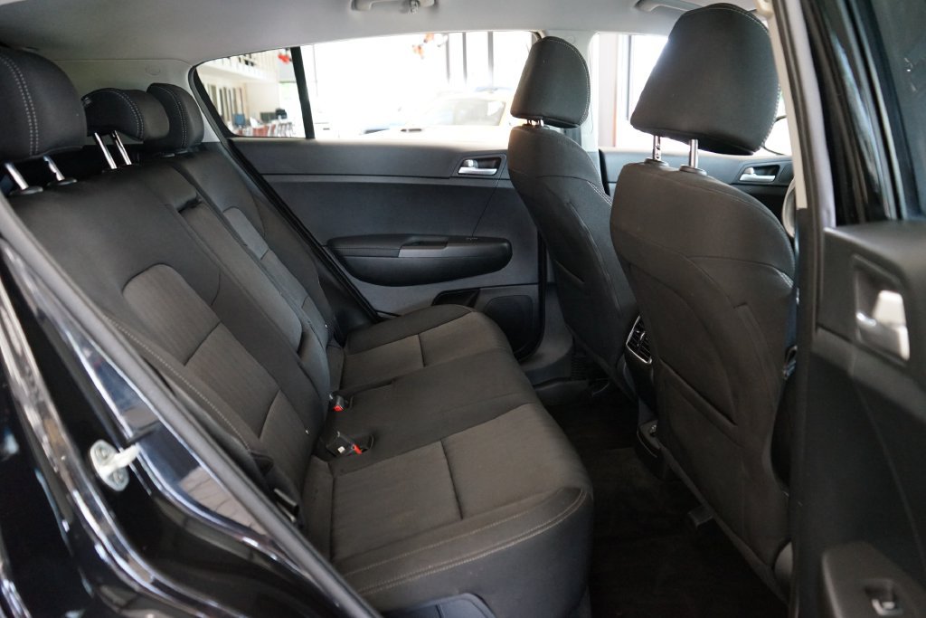 Used 2020 Kia Sportage LX AWD/4WD image 12