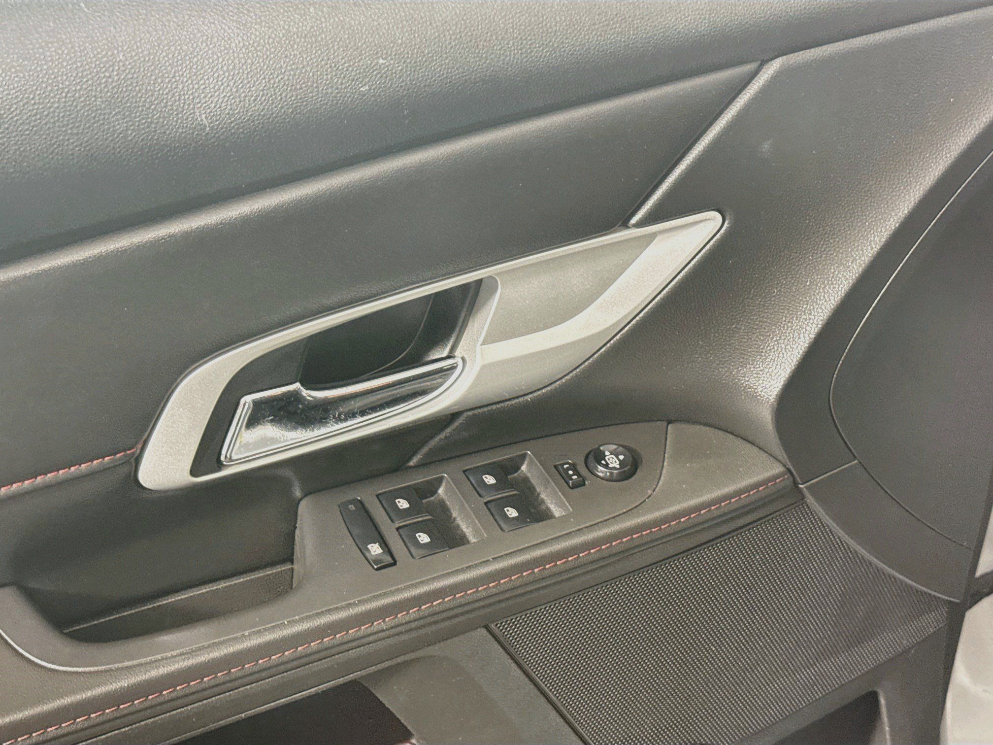Used 2011 GMC Terrain SLE FWD image 23
