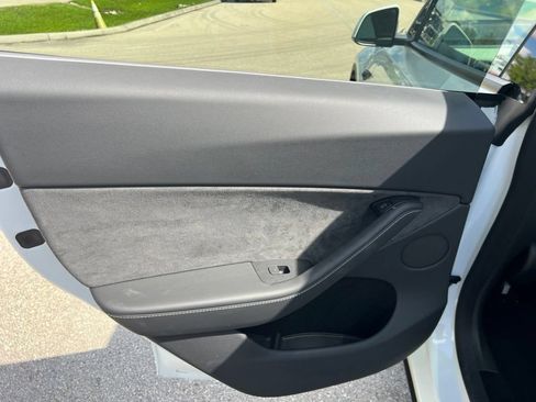 Used 2024 Tesla Model Y Long Range AWD/4WD image 18