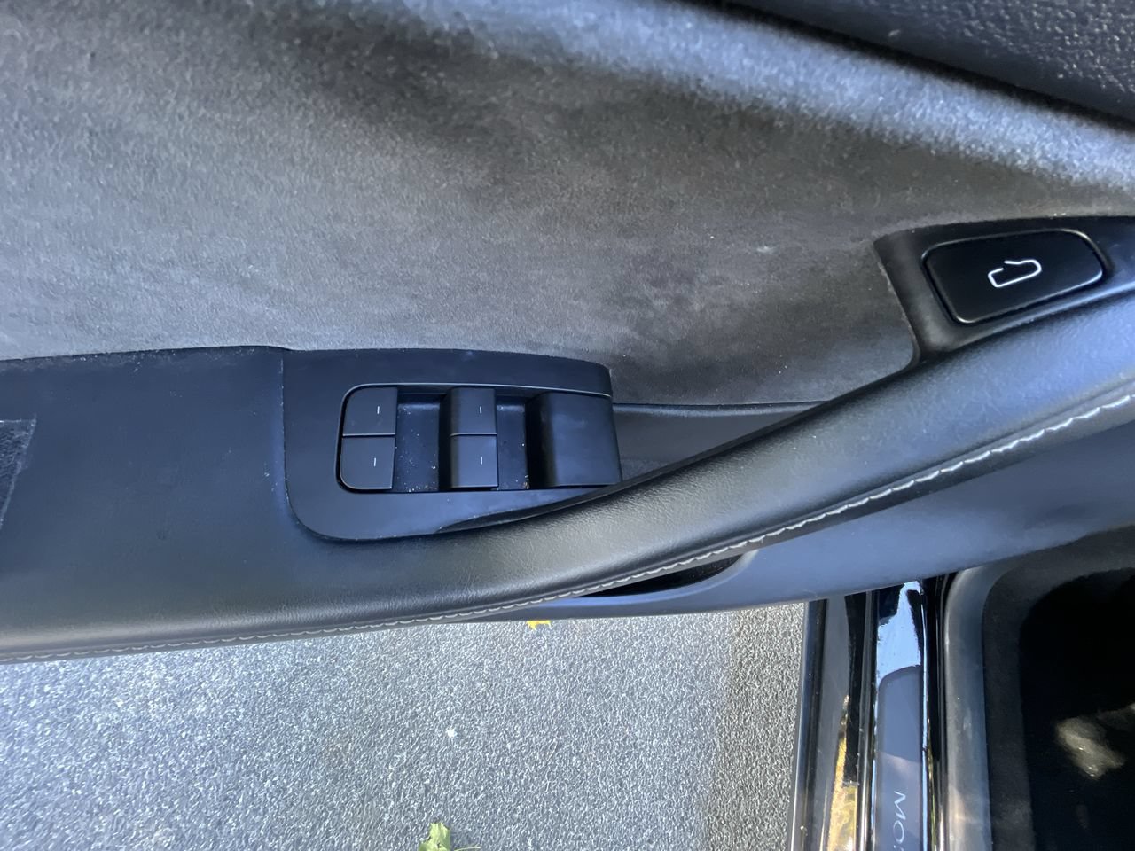Used 2023 Tesla Model Y AWD image 4