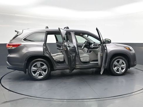 Used 2018 Toyota Highlander Limited AWD/4WD image 37