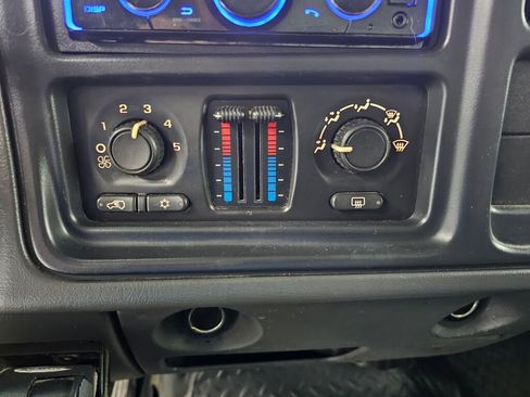 Used 2004 Chevrolet Silverado 2500 LS image 22