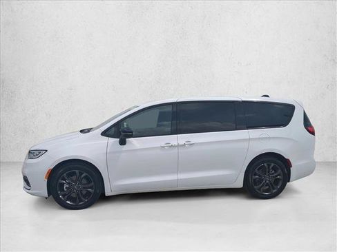 New 2026 Chrysler Pacifica Select FWD image 5