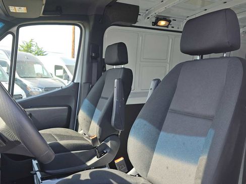 Used 2025 Mercedes-Benz Sprinter 2500 image 25
