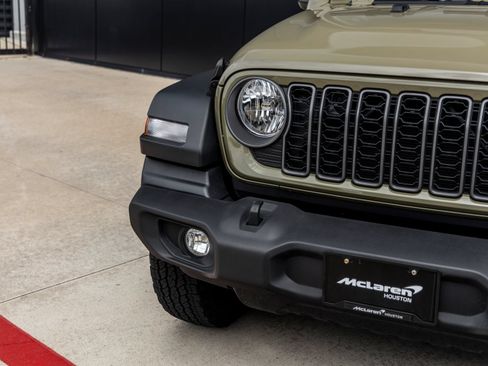 Used 2026 Jeep Wrangler Sport AWD/4WD image 18