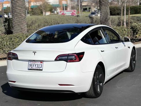 Used 2021 Tesla Model 3 Standard Range Plus image 13