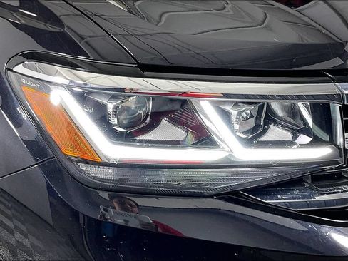 Used 2021 Volkswagen Atlas Cross Sport SEL Premium AWD/4WD image 38