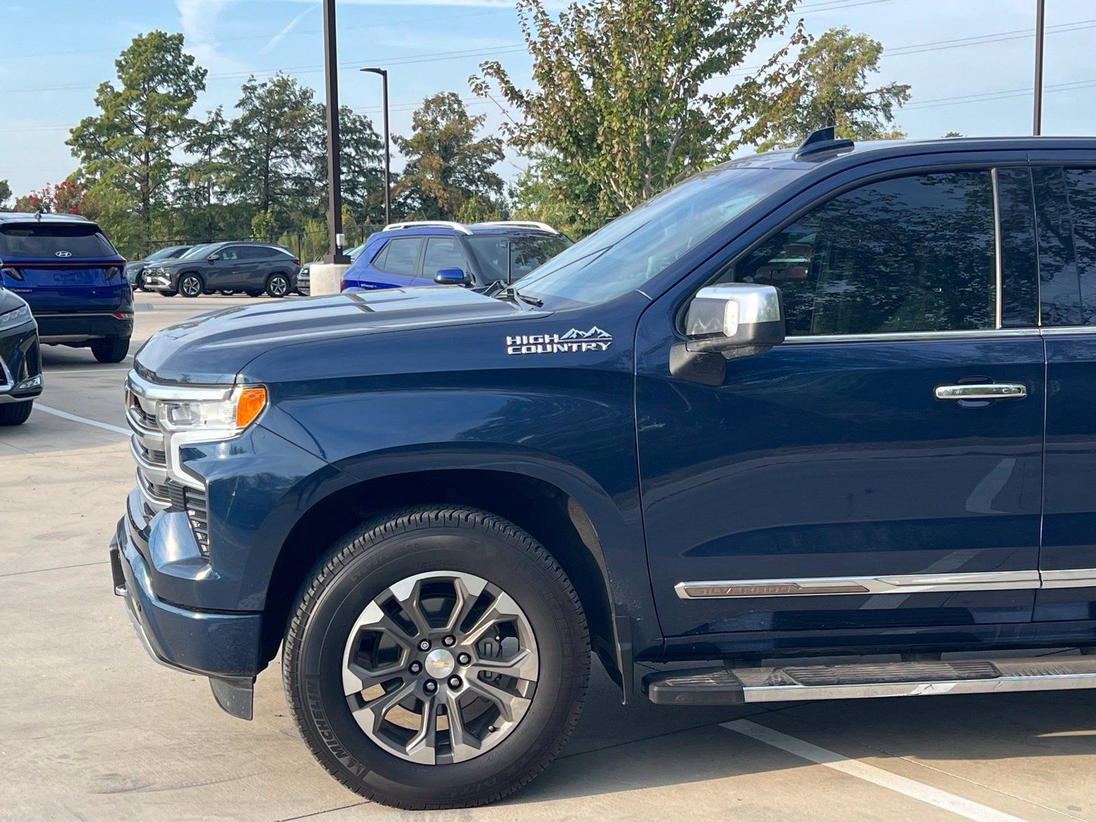 Used 2022 Chevrolet Silverado 1500 High Country w/ Z71 Off-Road Package AWD/4WD image 8