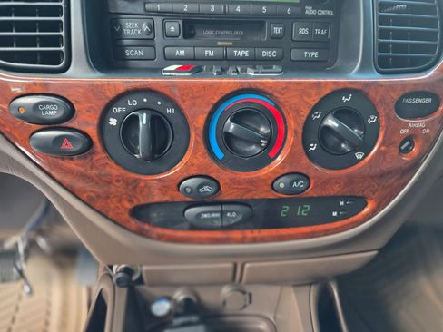 Used 2004 Toyota Tundra Limited w/ Towing Pkg image 20