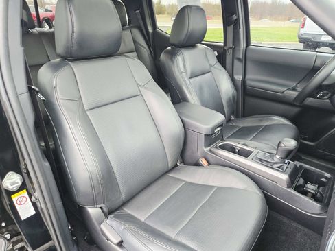 Used 2020 Toyota Tacoma TRD Off-Road w/ TRD Premium Off Road Package image 17