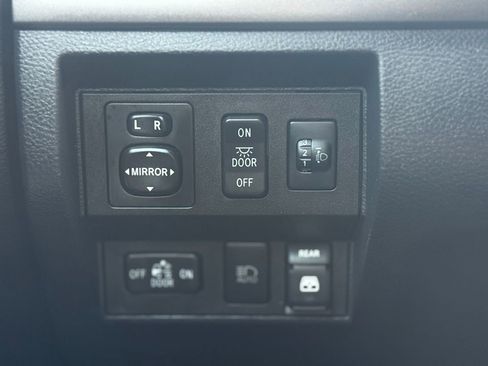 Used 2019 Toyota Tundra SR5 w/ SR5 Upgrade Package AWD/4WD image 22