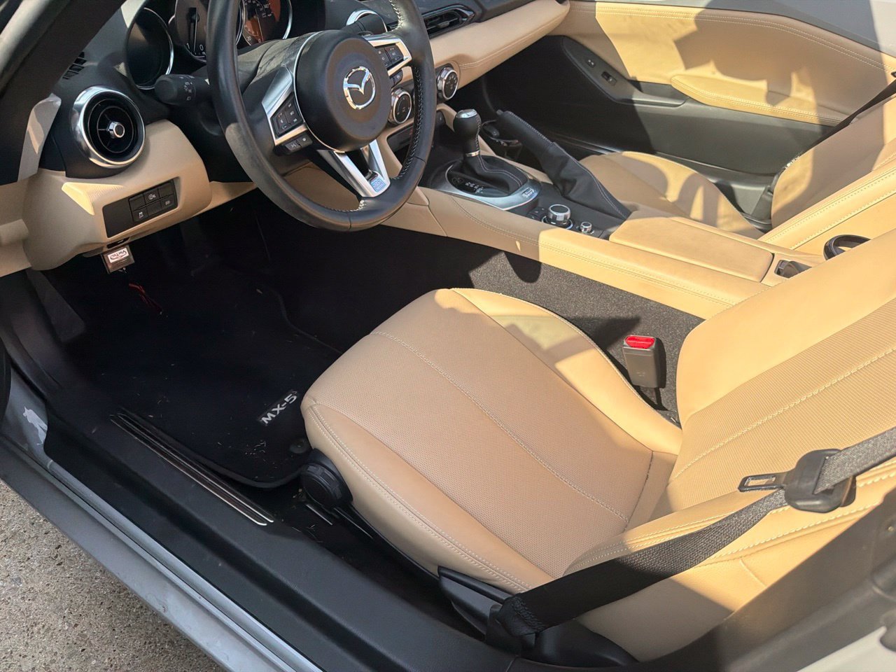 Used 2024 MAZDA MX-5 Miata Grand Touring RWD image 6