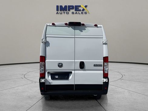 Used 2024 RAM ProMaster 2500 w/ Convenience Group image 4