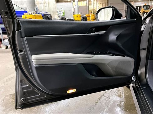 Certified 2018 Toyota Camry LE image 21