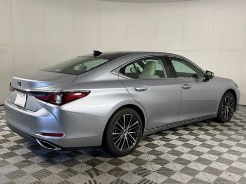 Used 2024 Lexus ES 350 w/ Premium Package FWD image 9