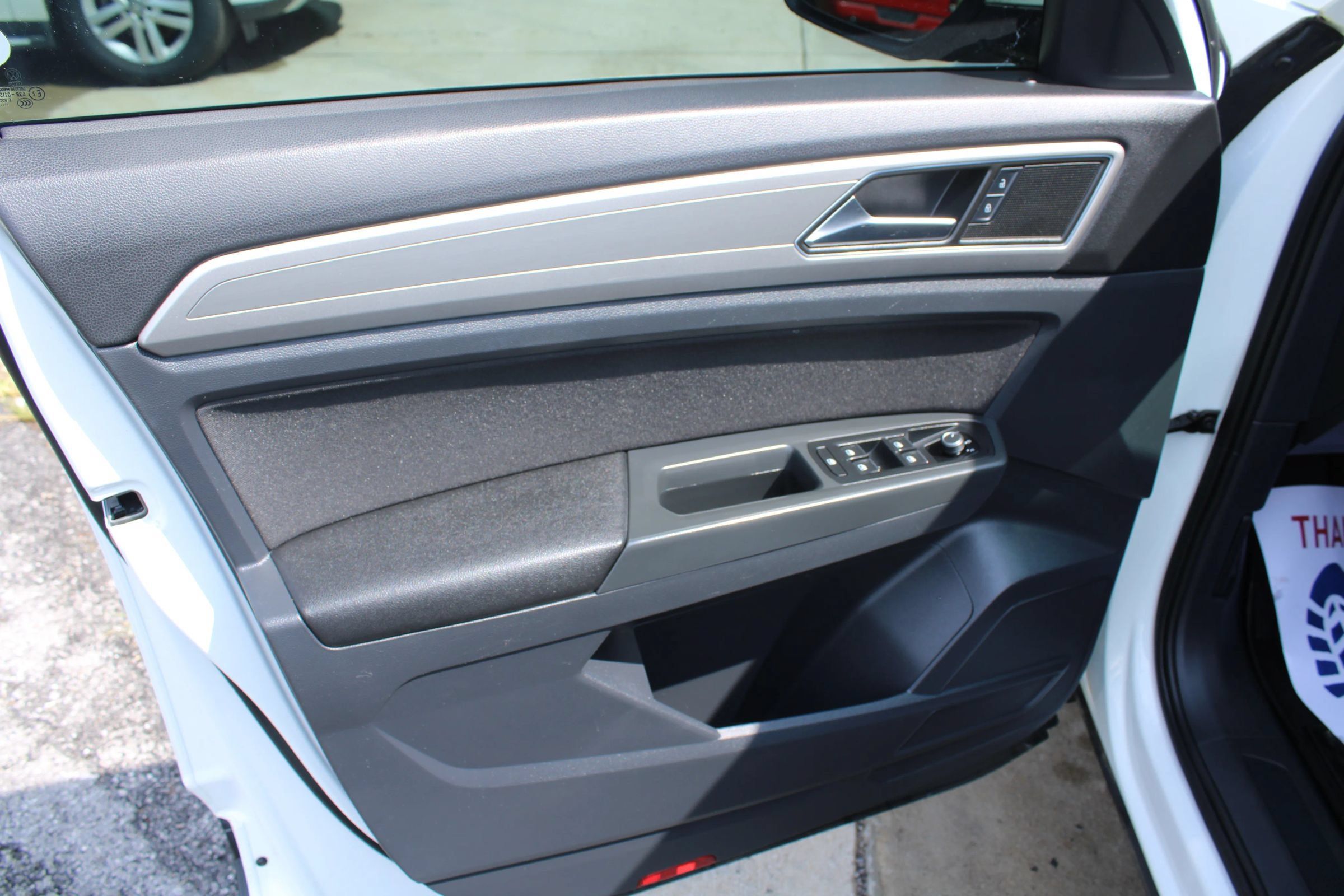 Used 2018 Volkswagen Atlas Launch Edition FWD image 13