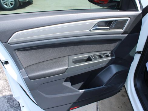 Used 2018 Volkswagen Atlas Launch Edition FWD image 13