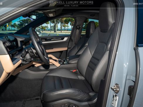 Used 2024 Porsche Cayenne S image 8