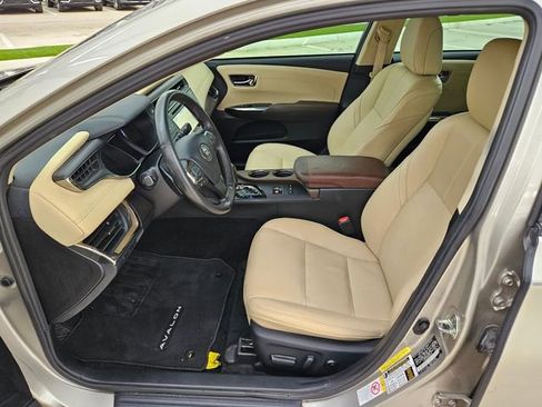 Used 2017 Toyota Avalon XLE image 10